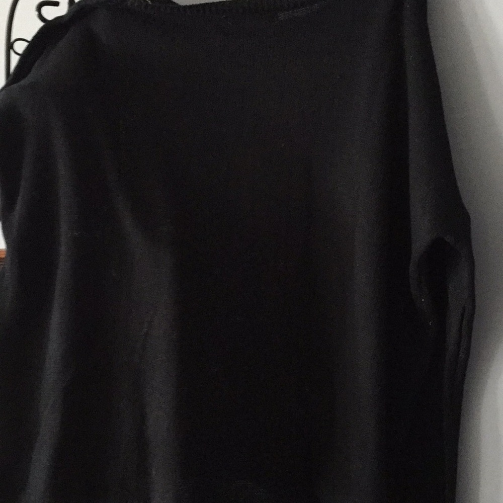 Stunning Cross Sweater - Picture 4 of 8